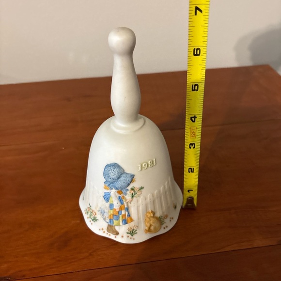 Vintage 1981 Holly Hobbie Porcelain Bell | Annual Designer Collection | Japan - Picture 6 of 6